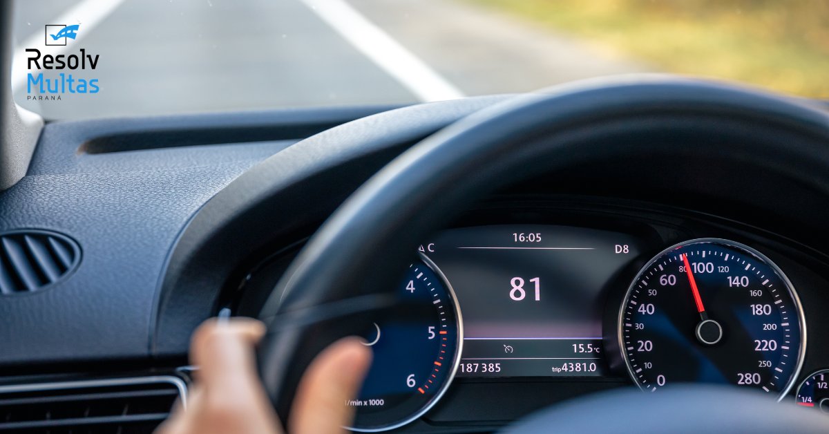 Transitar em velocidade superior à máxima permitida em mais de 20% até 50% 1